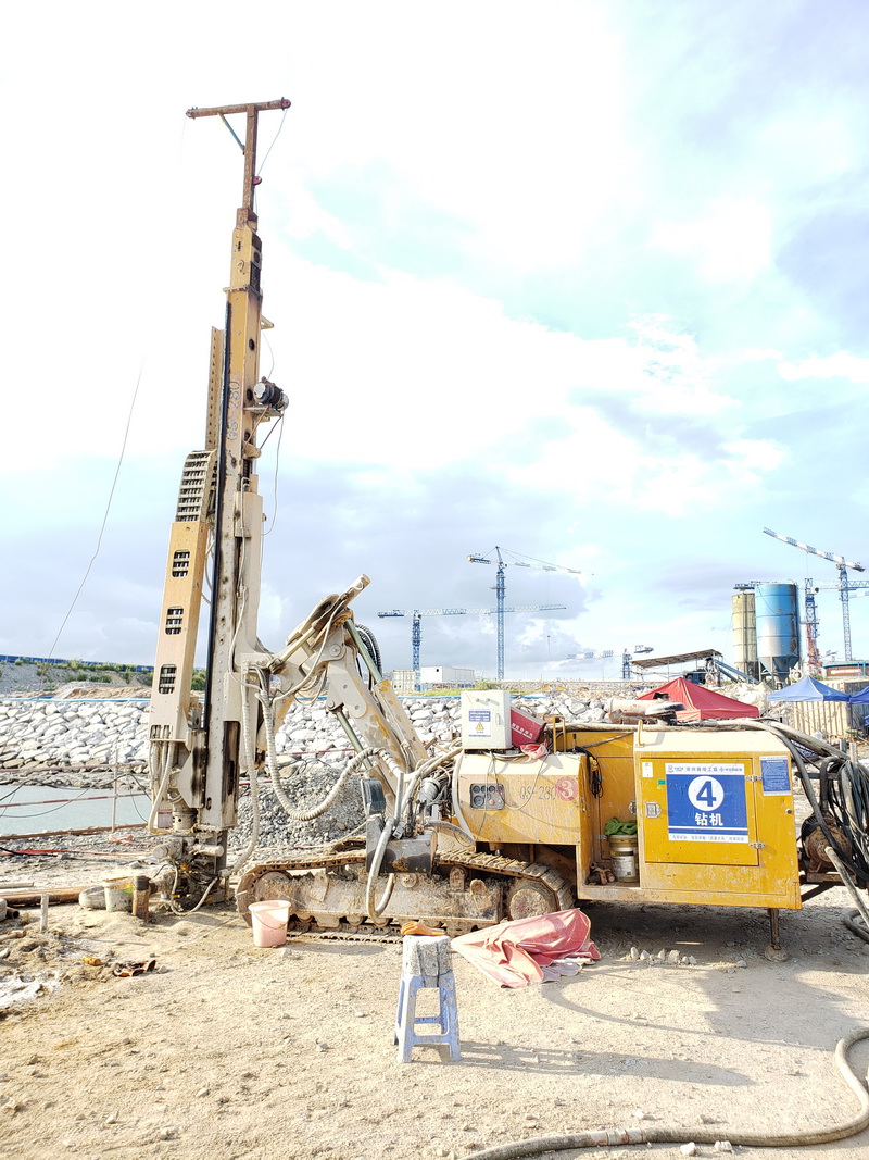 1599637830295929.jpg 福建云霄核電圍堰止水帷幕注漿引孔施工 (1).jpg